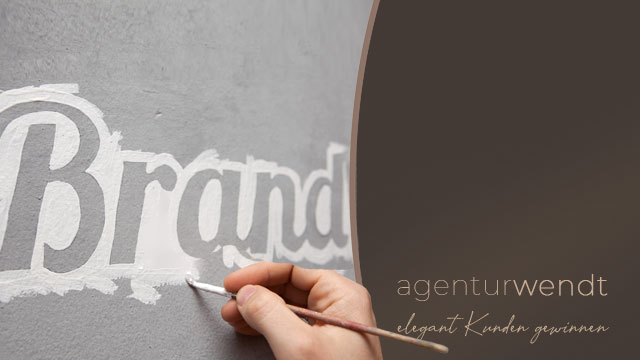 Auffällige Schrift auf der Website, Spirituelles Webdesign
